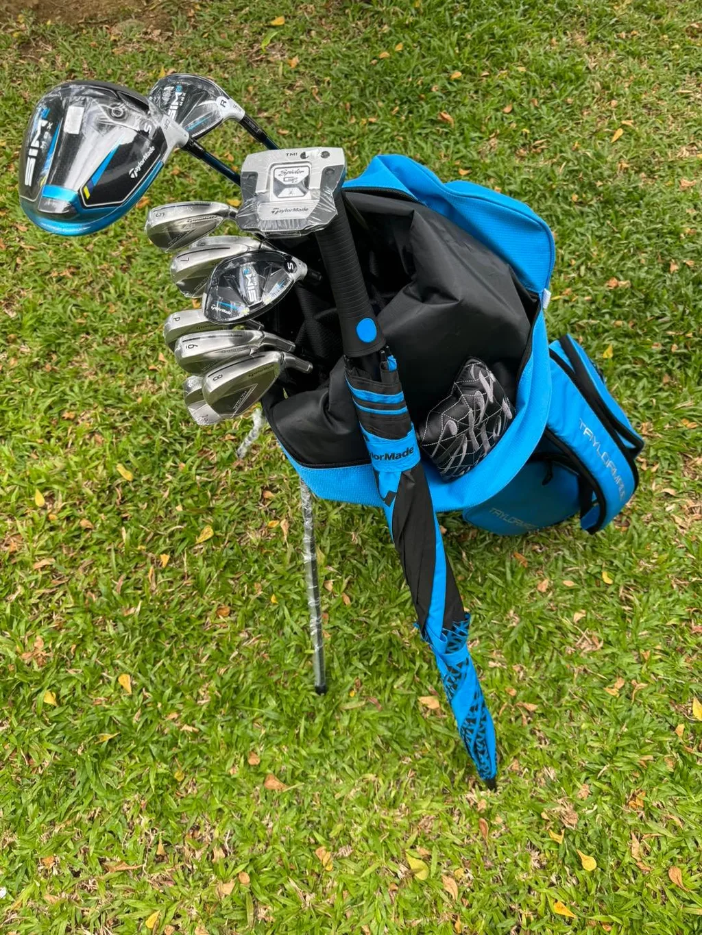 Brand New TaylorMade Sim2 Max Golf Set With Stealth Irons 5-P, Drivers, Wedge, Woods, Putters, Umbrella & Bag